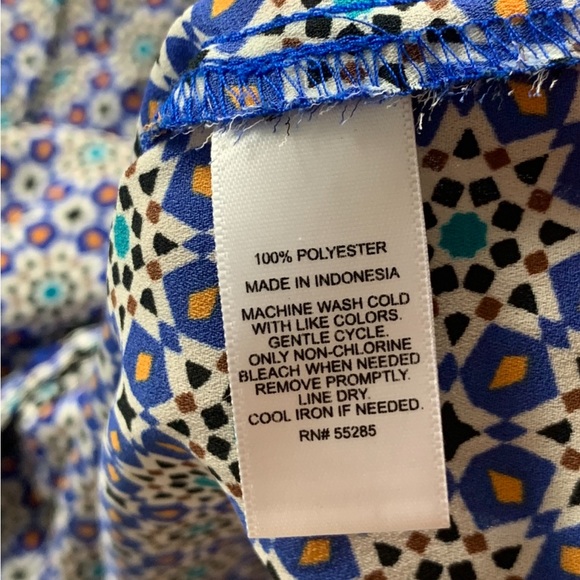 Express The Portofino Original Fit Geometric Print Button Front Blouse - Picture 9 of 12